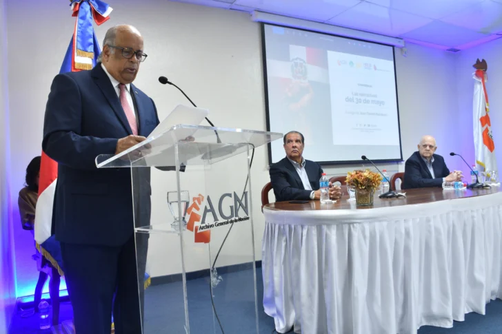 Realizan conferencia “Las narrativas del 30 de mayo”