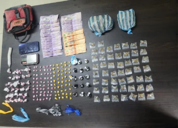 Capturan a dos jóvenes con 208 porciones de drogas en La Romana