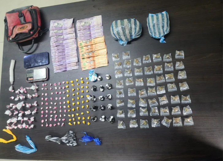 Capturan a dos jóvenes con 208 porciones de drogas en La Romana
