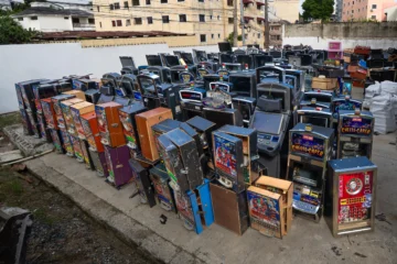 Destruyen más de 1,500 equipos usados para venta ilegal de juegos de azar