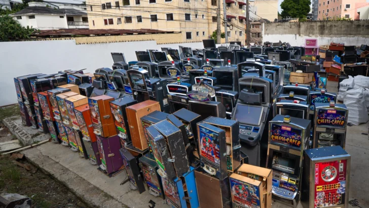 Destruyen más de 1,500 equipos usados para venta ilegal de juegos de azar