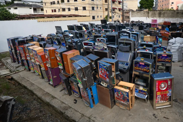 Destruyen más de 1,500 equipos usados para venta ilegal de juegos de azar
