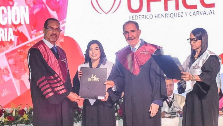 UFHEC celebra graduación con un llamado a construir una sociedad de éxito colectivo UFHEC celebra graduación con un llamado a construir una sociedad de éxito colectivo