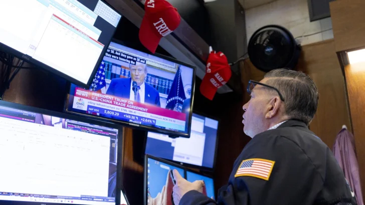 Wall Street cierra en rojo zarandeada por amenazas comerciales de Trump a la UE y a Apple Wall Street cierra en rojo zarandeada por amenazas comerciales de Trump a la UE y a Apple