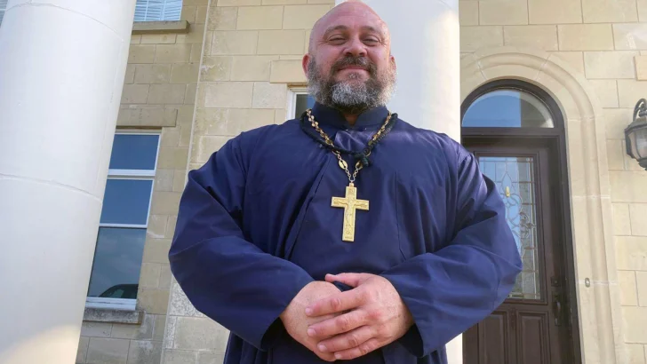 Los jóvenes estadounidenses que se unen a la Iglesia ortodoxa rusa en busca de 'niveles absurdos de masculinidad'
