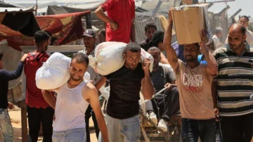 Decenas de heridos por disparos de Israel cuando multitudes abarrotaban un centro de ayuda humanitaria en Gaza, dice la ONU