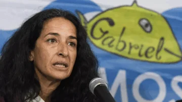  ALMERÍA, 07/05/2025.- Patricia Ramírez, la madre del niño Gabriel Cruz, asesinado en Almería en 2018, ofrece una rueda de prensa después de las informaciones sobre la investigación a funcionarios de la cárcel de Brieva (Ávila) por supuestamente facilitar a la asesina de Gabriel, Ana Julia Quezada, un móvil a cambio de sexo. EFE/Carlos Barba