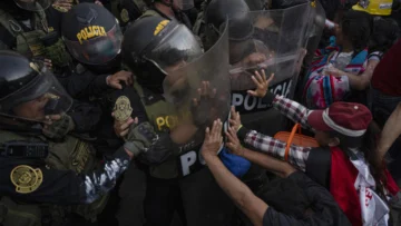 Dina Boluarte nombra a su cuarto primer ministro en medio de nuevas protestas