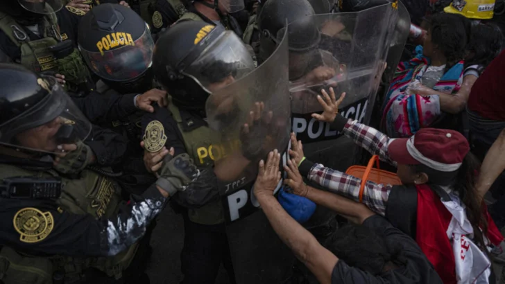 Dina Boluarte nombra a su cuarto primer ministro en medio de nuevas protestas