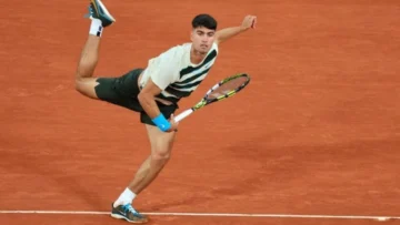 Alcaraz ilumina la noche de París, Sabalenka y Swiatek también brillan en Roland Garros