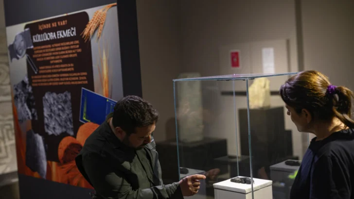 Hallan en Turquía un pan de 5.000 años de antigüedad y lo reproducen