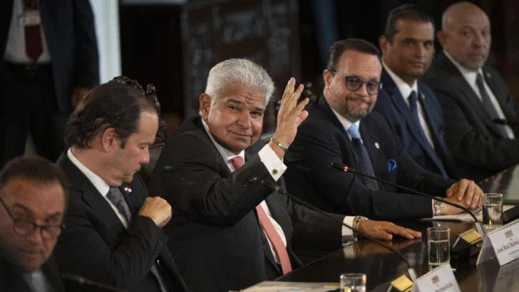 Presidente de Panamá exige a trabajadores de bananera de EE. UU. levantar bloqueos