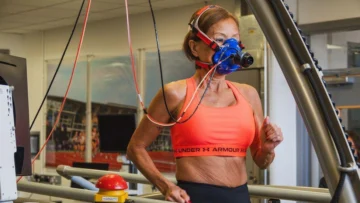 Jeannie Rice, la 'excepcional' maratonista de 77 años que la ciencia estudia para entender cómo envejecer mejor