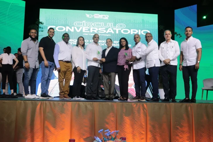 Expresidente del CNCP pide a emprendedores aprovechar nuevas tendencias y aplicaciones