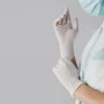 OMS alerta sobre uso excesivo de guantes médicos y aconseja priorizar el lavado de manos