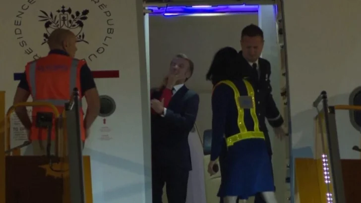 Presidencia francesa minimiza incidente entre Macron y su esposa Brigitte a su llegada a Vietnam