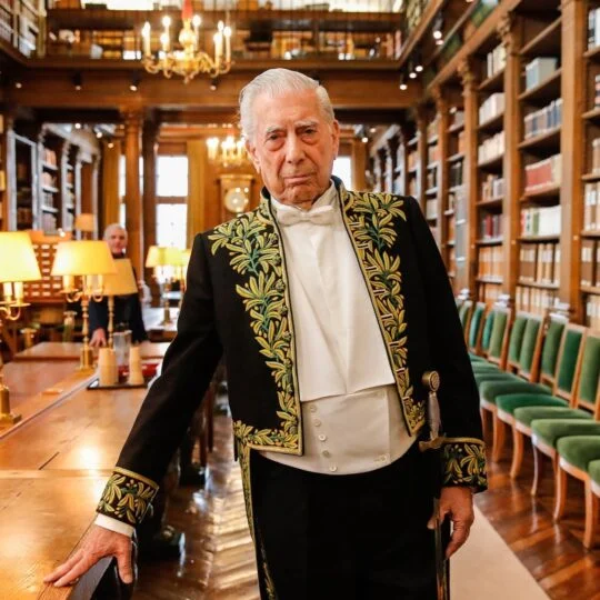 Mario Vargas Llosa.