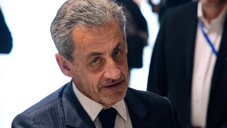 Retiran la Legión de Honor al expresidente francés Nicolas Sarkozy