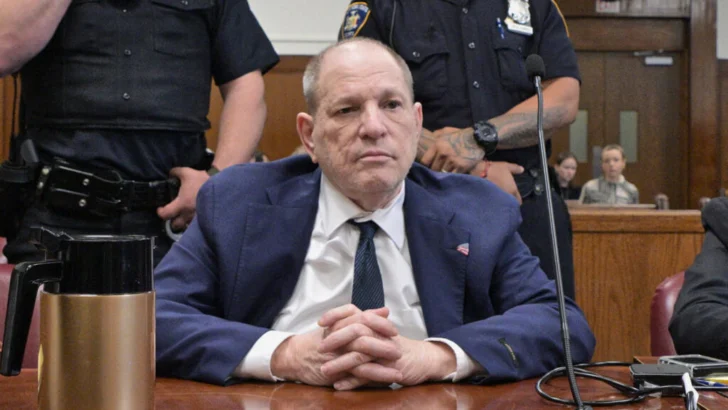 Harvey Weinstein es declarado culpable de un cargo de agresión sexual en Nueva York