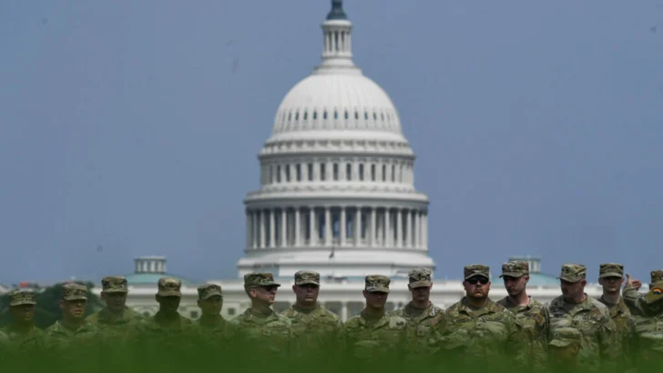 Trump prepara ostentoso desfile militar en medio de fuerte polarización