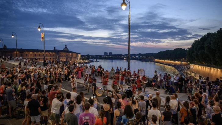145 personas reportan haber sido chuzadas durante la Fiesta de la Música en Francia