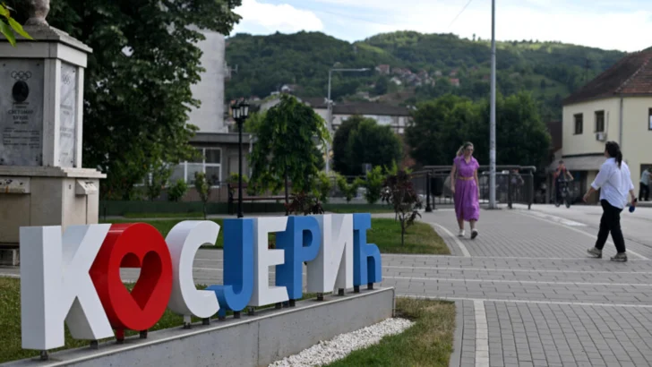 Serbia celebra dos elecciones municipales tras meses de protestas contra su presidente