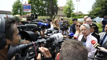 Conmocionada por un asesinato en un colegio, Francia estudia cómo combatir la violencia juvenil