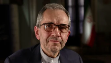 EE.UU. debe descartar más ataques contra Irán antes de que volvamos a negociar, dice vicecanciller iraní a la BBC