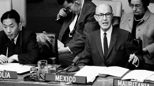 'Mr. Desarme': quién fue Alfonso García Robles, el diplomático mexicano que ganó el Nobel de la Paz en 1982 por su esfuerzo para que América Latina sea una región libre de armas nucleares