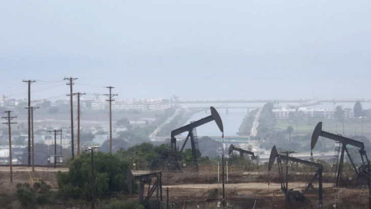 Los precios del petróleo se desploman tras el ataque de Irán contra una base estadounidense en Qatar