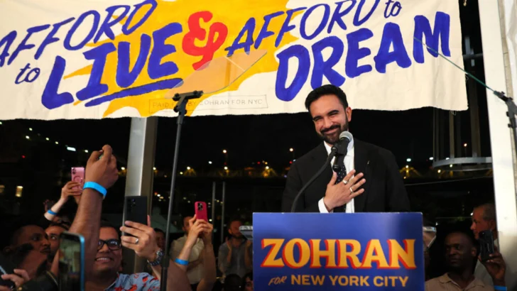 El polémico candidato a la alcaldía de Nueva York Zohran Mamdani gana las primarias demócratas