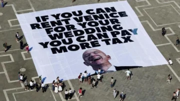 Las protestas en Venecia que forzaron al multimillonario Jeff Bezos a cambiar el lugar de su fastuosa boda