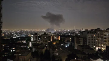 Israel bombardea instalaciones nucleares de Irán, que promete responder