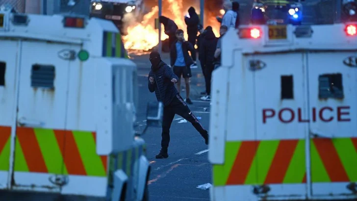 El presunto caso de violación que ha desatado una ola de violentos disturbios 'racistas' y 'xenófobos' en Irlanda del Norte