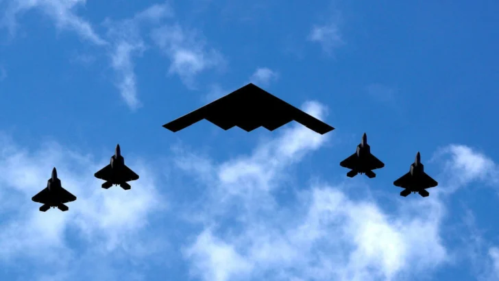 ¿Qué son los bombarderos B-2 que EE. UU. usó en su ataque contra Irán?
