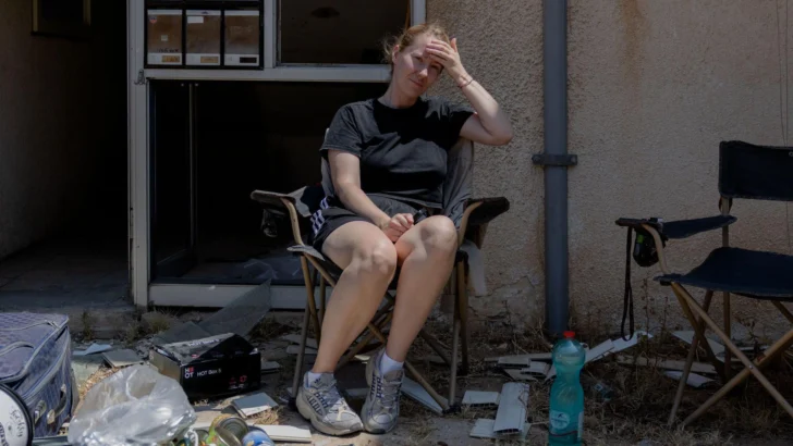 'Era necesario hacerlo, pero no esperábamos que nos afecte así' : los israelíes que apoyan el ataque a Irán en un barrio de Tel Aviv golpeado por misiles