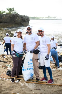 Voluntariado Crecer recolecta más de 4,650 libras de residuos en Playa del Fuerte San Gil