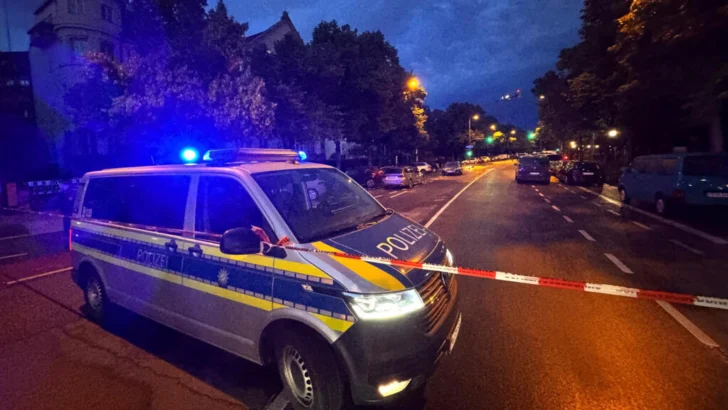 Mujer ataca con cuchillo a transeúntes en Múnich y muere por disparos de la Policía