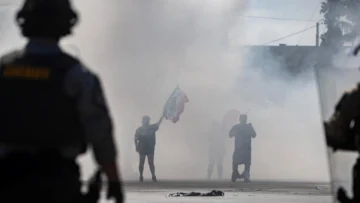 Protestas migratorias no cesan en Los Ángeles y Trump responde enviando la Guardia Nacional