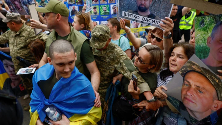 Rusia y Ucrania canjean prisioneros menores de 25 años en medio de nuevos ataques de Moscú