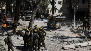 Misiles iraníes dejan 16 heridos y edificios dañados en Israel