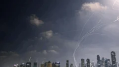 Irán responde a los ataques de Israel en su territorio con el lanzamiento de decenas de misiles hacia Tel Aviv y otras ciudades