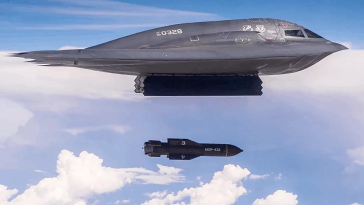 GBU-57A/B, la poderosa bomba 'rompebúnkeres' que EE.UU. utilizó para destruir las instalaciones nucleares de Irán