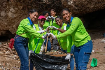 300 voluntarios recolectan 2.7 toneladas de basura en playa Fuerte San Gil