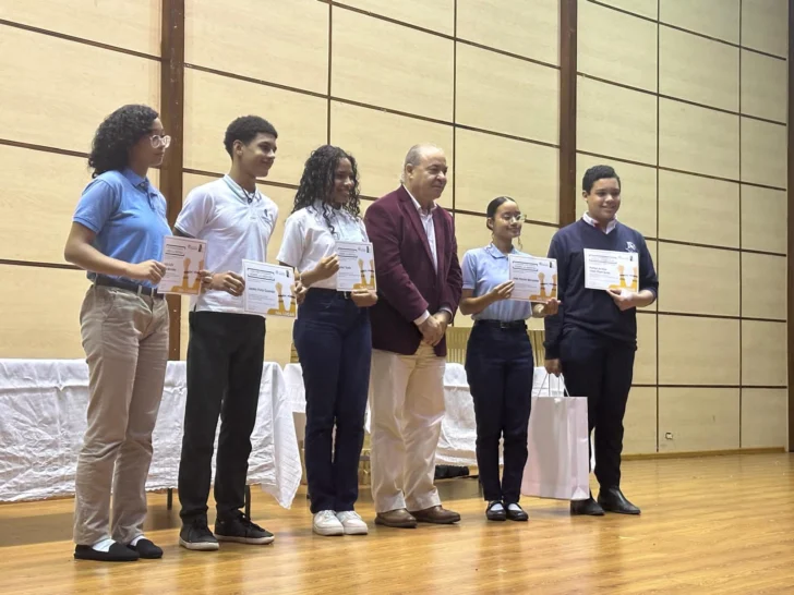 Museo Memorial de la Resistencia Dominicana entrega premios del Concurso Estudiantil de Ensayos 'Libertad'