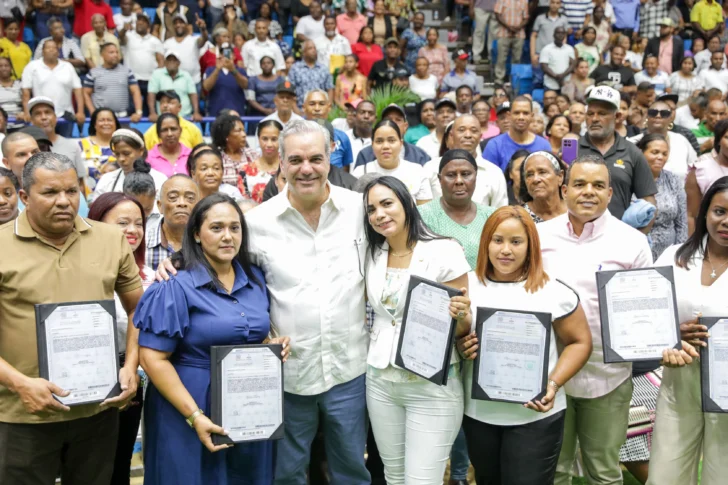 Presidencia resalta que Abinader ha entregado 127 mil títulos de propiedad