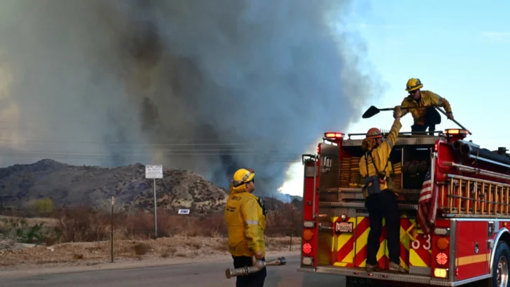 Hallan muerto al presunto tirador que emboscó a bomberos en EEUU