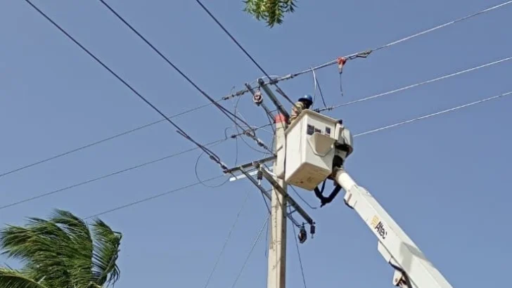 Edesur concluye instalación de 21 kilómetros de conductores para red eléctrica en Pedernales Edesur concluye instalación de 21 kilómetros de conductores para red eléctrica en Pedernales