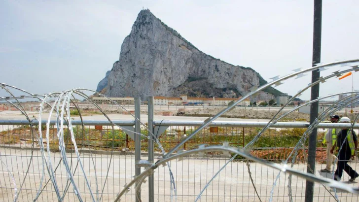 3 claves para entender el 'histórico acuerdo' entre Reino Unido, España y la UE sobre Gibraltar que eliminará la verja del enclave británico
