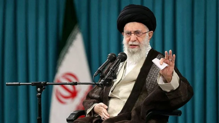 El líder supremo de Irán advierte que su país responderá a cualquier acción militar estadounidense con un 'daño irreparable'